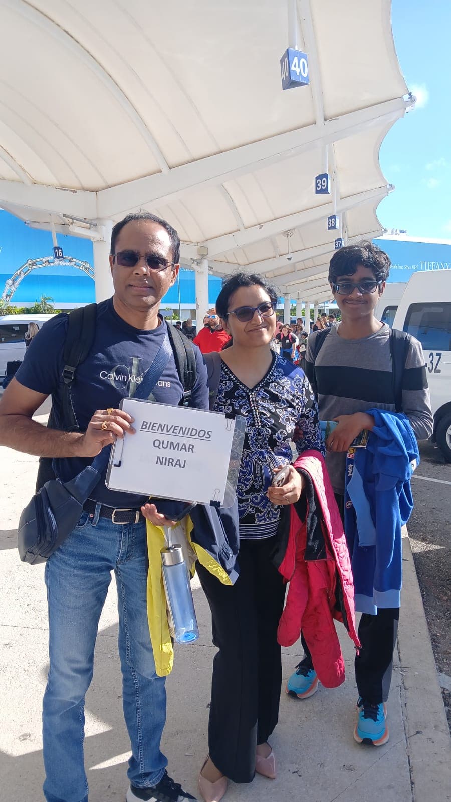 Clientes felices con Amayan Tours